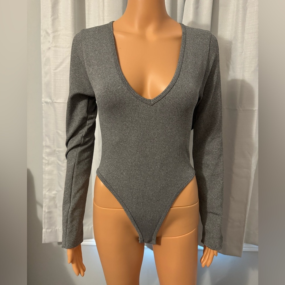 Great Pink Dot size M gray ribbed long sleeve bodysuit